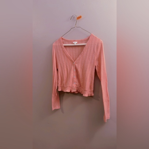 cute long sleeve crop top 💕 - Picture 4 of 4